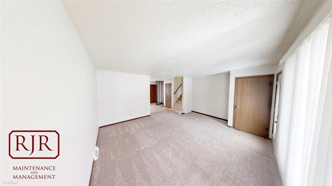 Building Photo - 3 br, 2 bath Townhome - 1409 S Washington St
