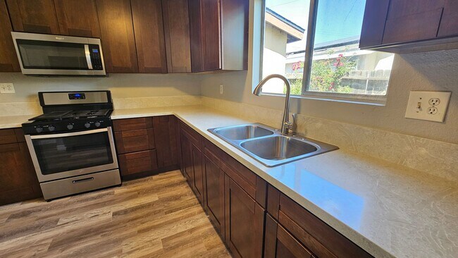 Foto del edificio - 3bed room 2 bath House in Escondido