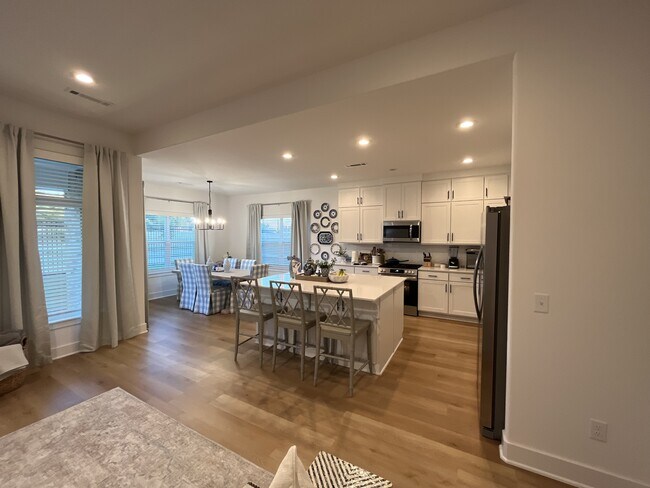 Building Photo - 439 Wagon Wheel Ave