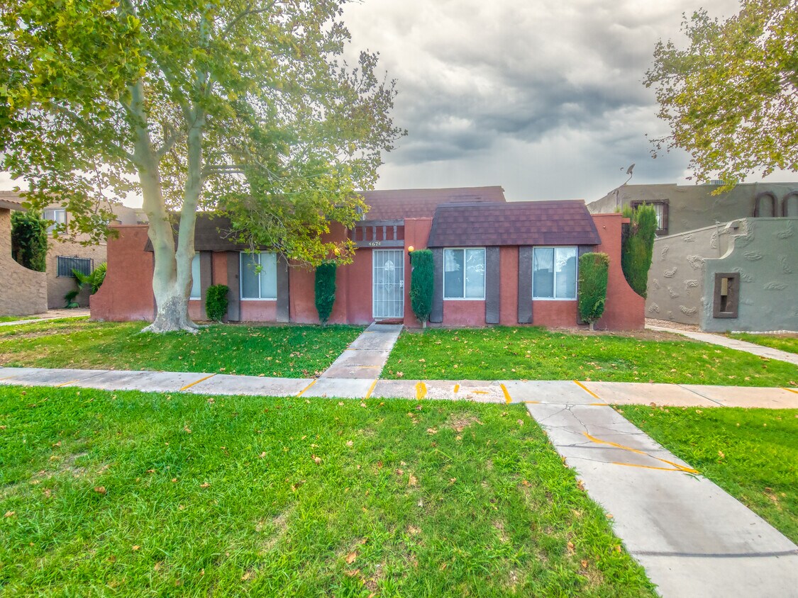 Primary Photo - 4674 Monterey Cir