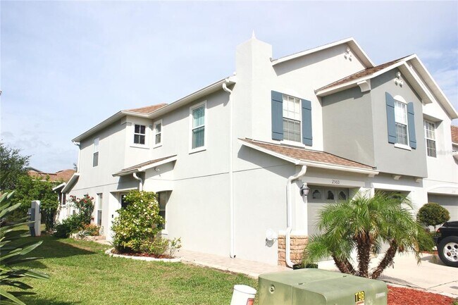 Building Photo - 2560 Aventurine St