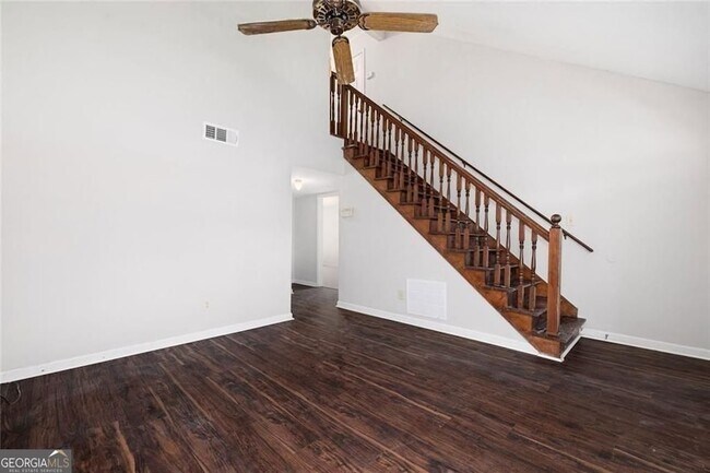 Foto del edificio - 1055 Autumn Crest Ct