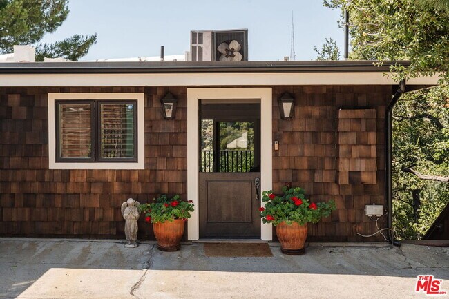 Foto del edificio - 2344 Sunset Heights Dr