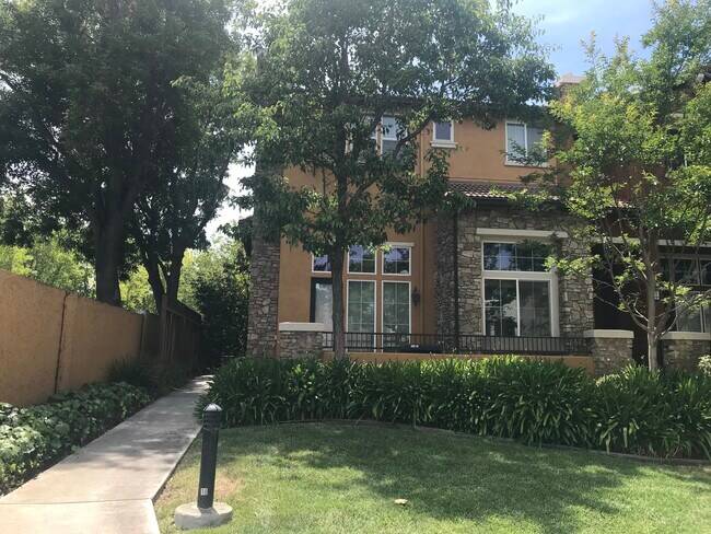 Foto del edificio - 112 Holly Ter