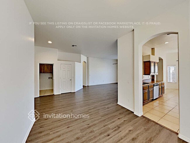 Building Photo - 660 S Lawson Dr