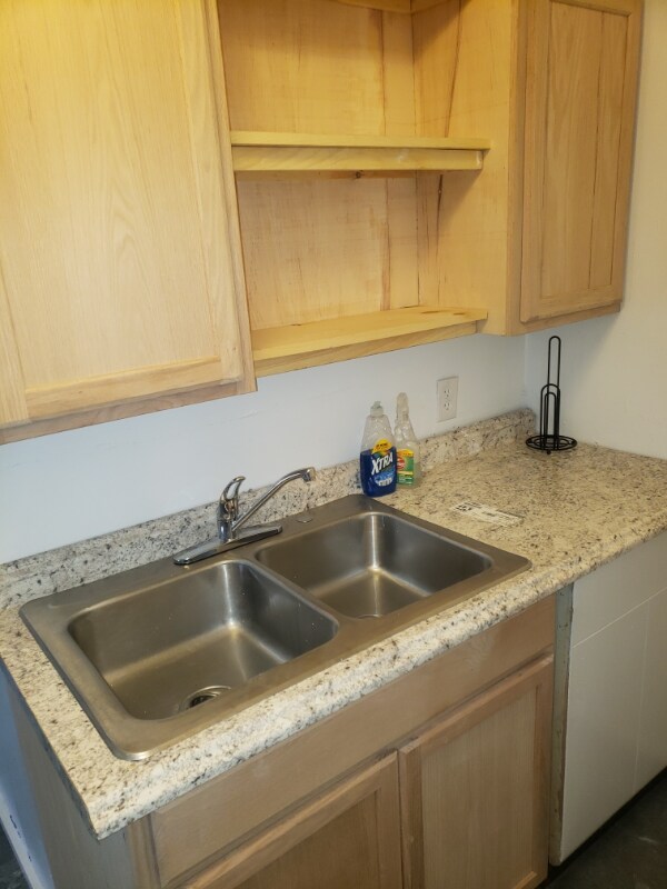 Building Photo - 133 Hilltop Cir