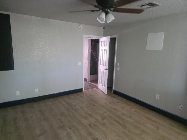 Building Photo - 1327 Eastgate Dr