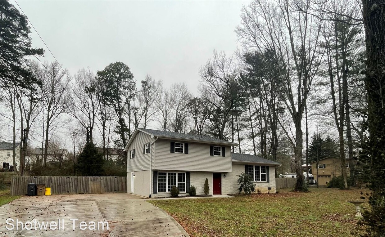 Primary Photo - 4 br, 2 bath House - 8209 Sherbourne Drive