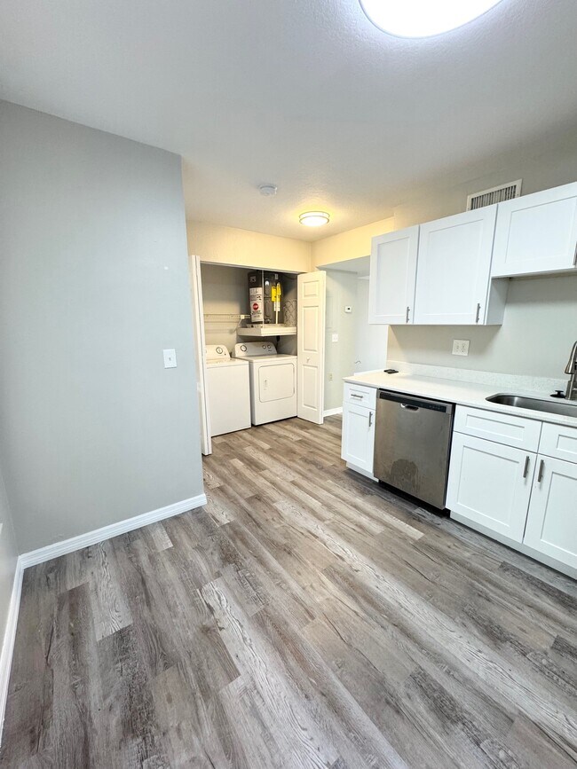 Building Photo - 14500 Lakewood Trace Ct