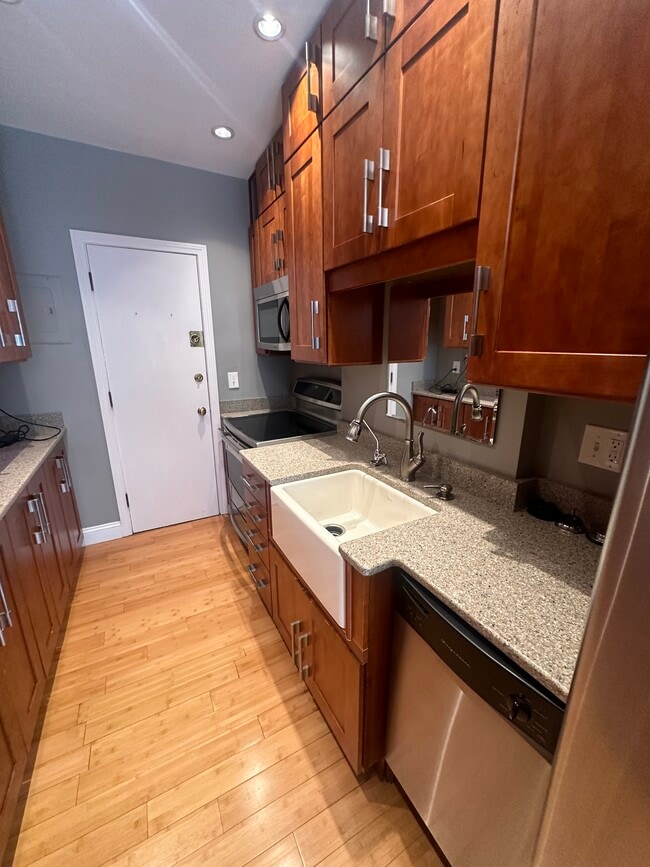 Building Photo - 145 Englewood Ave