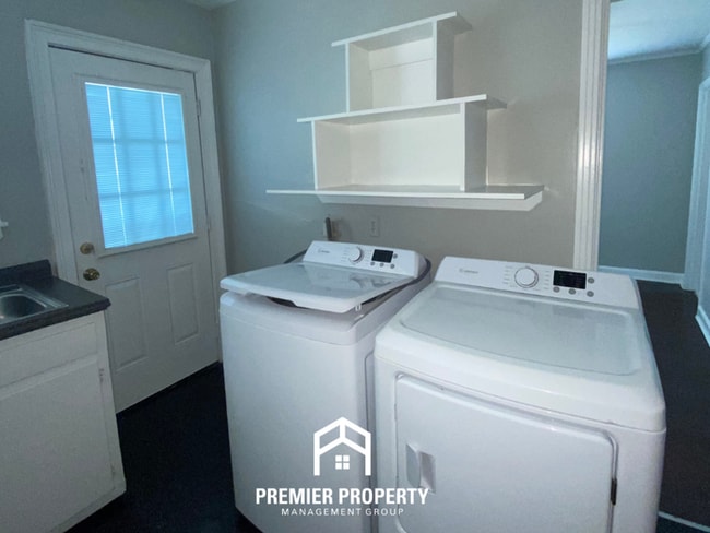 Building Photo - Charming 1BR/1BA Cottage in 38108 | Hardwood Floors & Private Fenced Yard