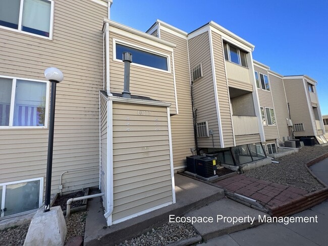 2 Bedroom 1 Bathroom Apartment in Aurora - 2 Bedroom 1 Bathroom Apartment in Aurora