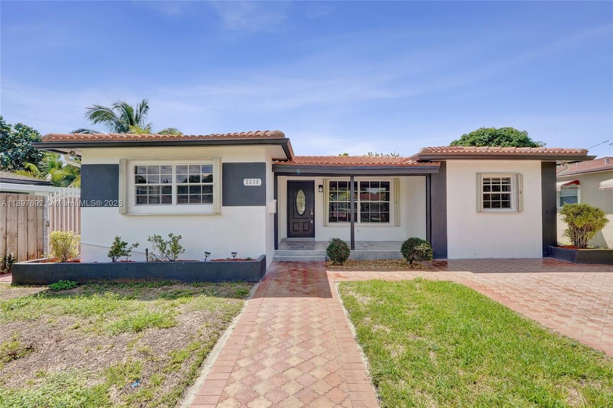 Foto principal - 2238 Rodman St