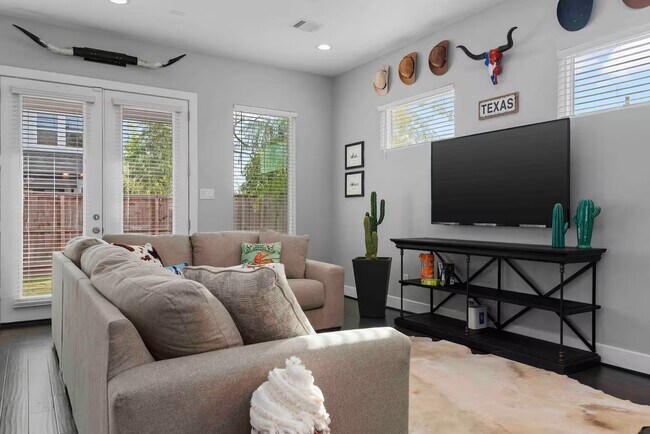 Foto del edificio - 4202 Gillespie St