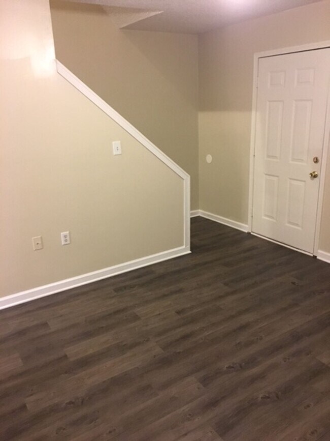 Foto del edificio - Newly Renovated Ria 2 bed/1.5 Apartment