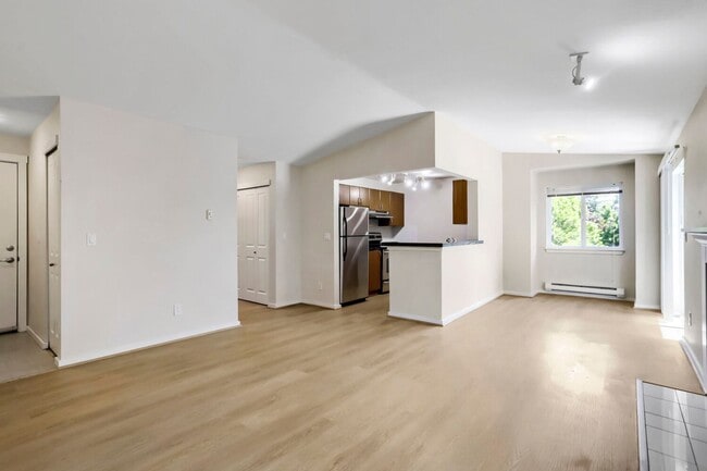 Building Photo - 2 Bed 2 Bath Condo @ Desirable Community w/ Pool, Hot Tub & Exercise Room!