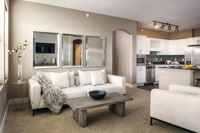 Photo - Broadmoor Hills Apartments