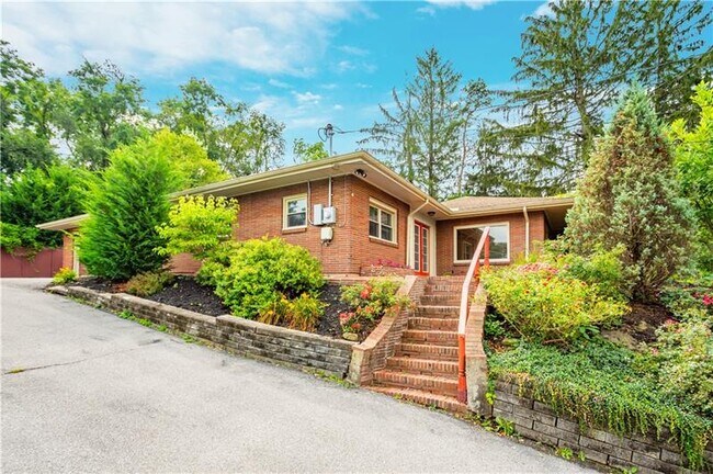Building Photo - 2309 Engelwood Dr