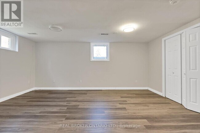 Photo du bâtiment - 87 Wellington Ave W