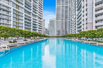 Building Photo - 475 Brickell Ave