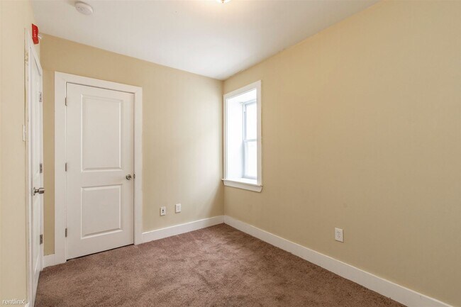 Building Photo - 3 br, 2 bath Triplex - 2310 N PARK AVE Unit C