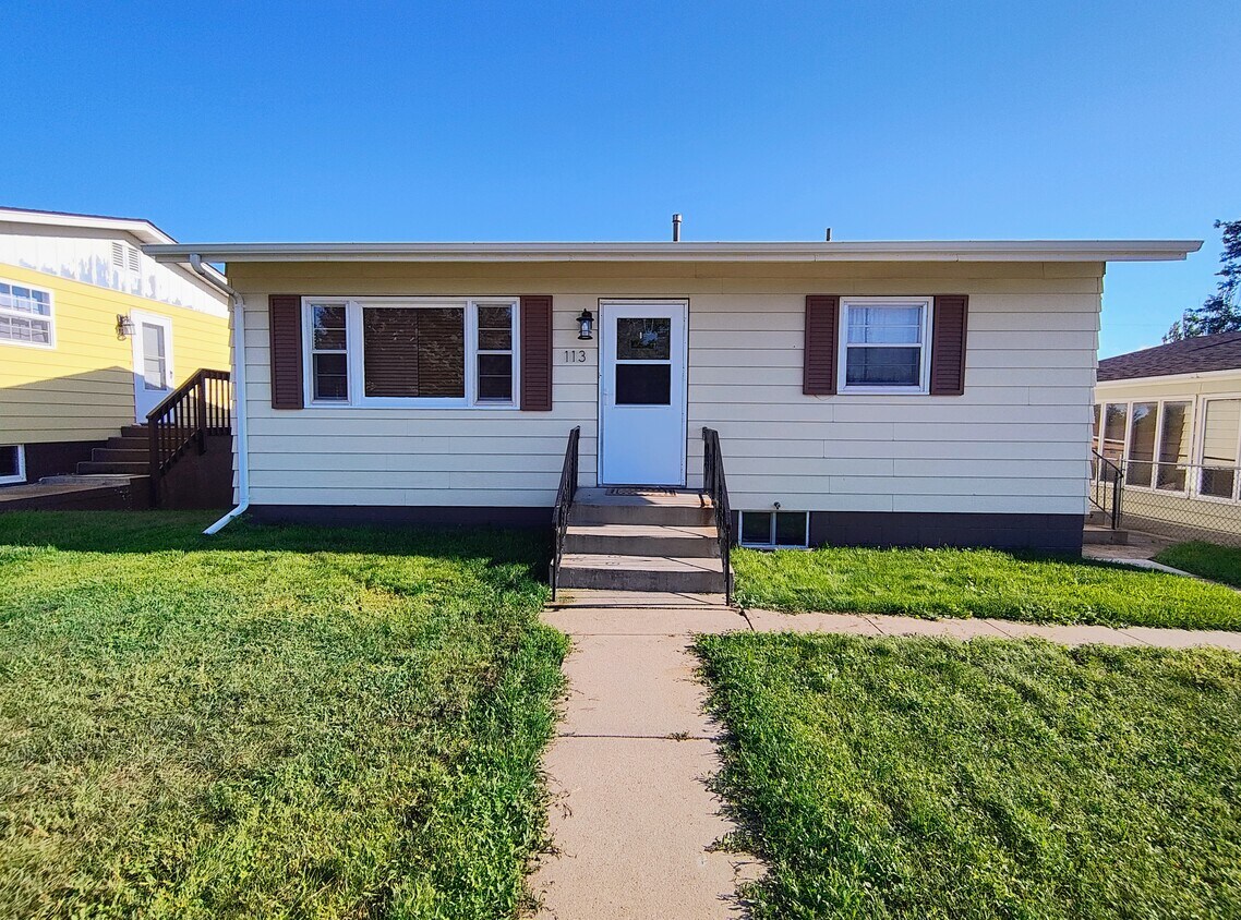 Foto principal - 113 E Custer St