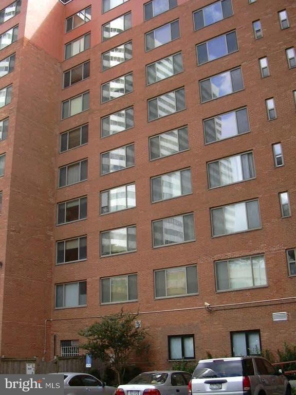 Building Photo - 1121 Arlington Blvd