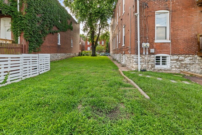 Foto del edificio - 3432 Iowa Ave