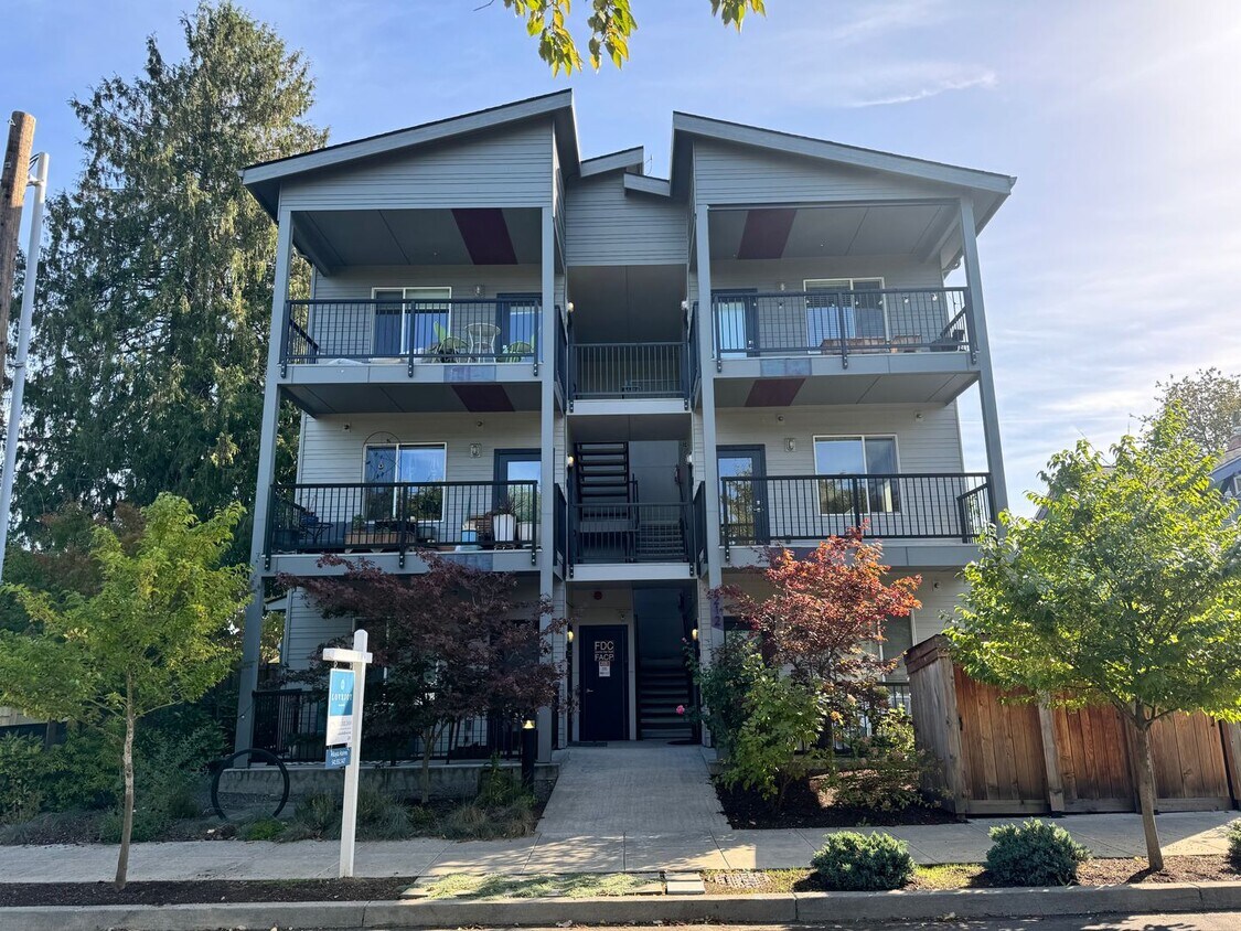 Primary Photo - Beautiful 2 bedroom, 1 bathroom Condo in N...
