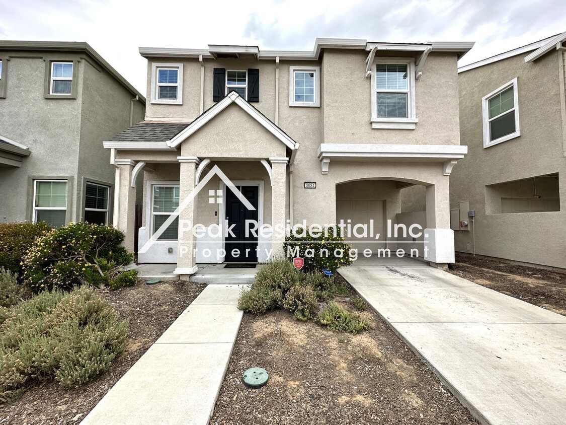 Foto principal - Newer 3bd/2.5 ba Home with 1 Car Garage in...