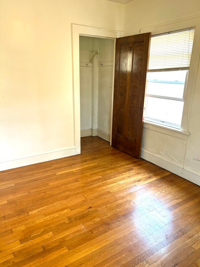 Building Photo - 1242 Hird Ave