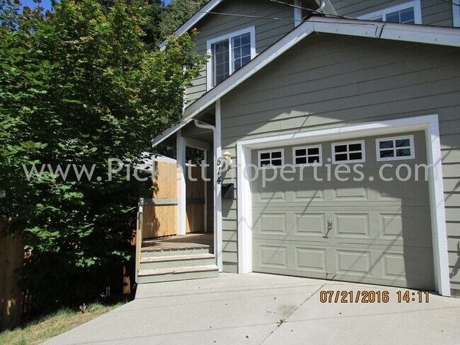 Building Photo - 3 Bedroom in Bremerton close to PSNS and NBK
