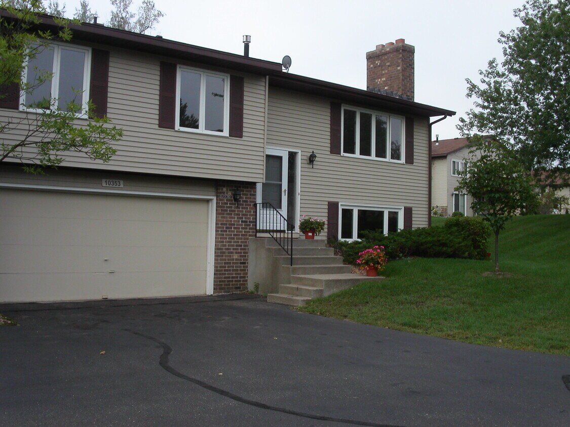 10353 Balsam Ln, Eden Prairie, MN 55347 Townhome Rentals in Eden