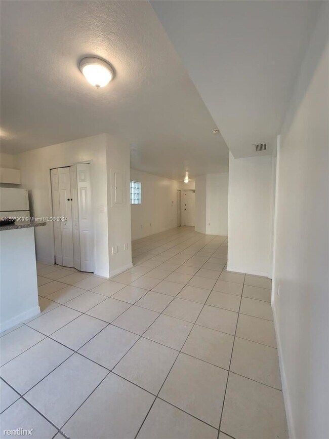 Foto del edificio - 3 br, 2 bath House - 3395 NE 9th Dr Unit 104