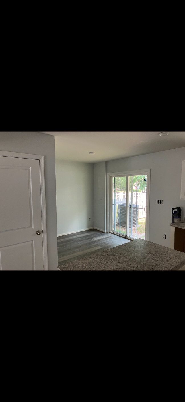 Building Photo - 1203 Lakeview Cove