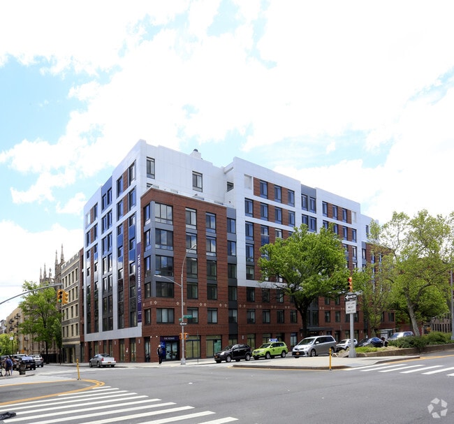 Building Photo - The Rennie