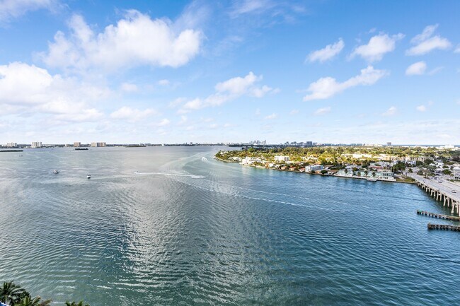 Foto del edificio - 1881 79th Street Causeway