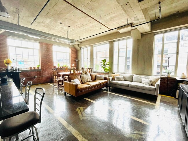 Living Room - 2029 Wyandotte St
