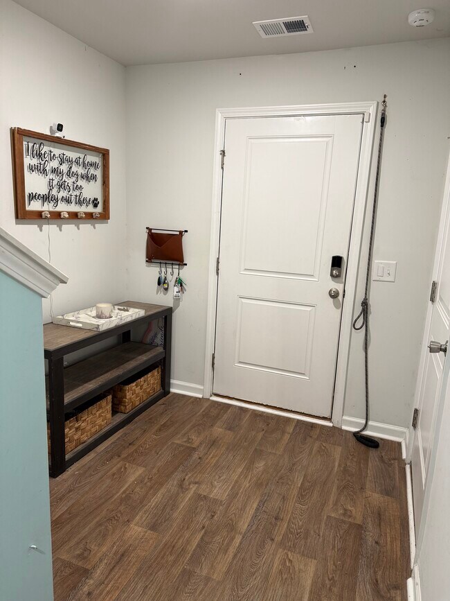 Foto del edificio - 141 Rosefield Ct