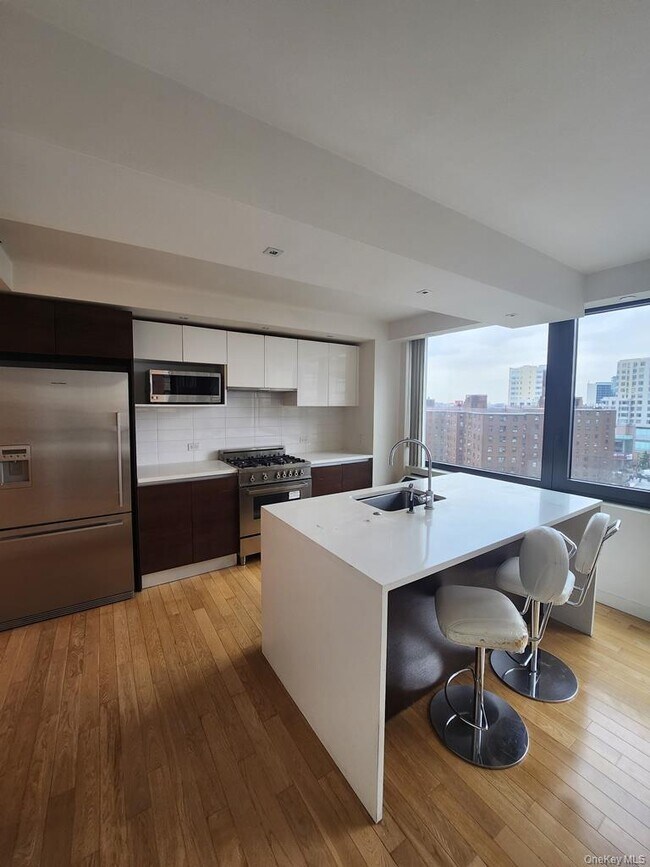 Foto del edificio - 39-16 Prince St