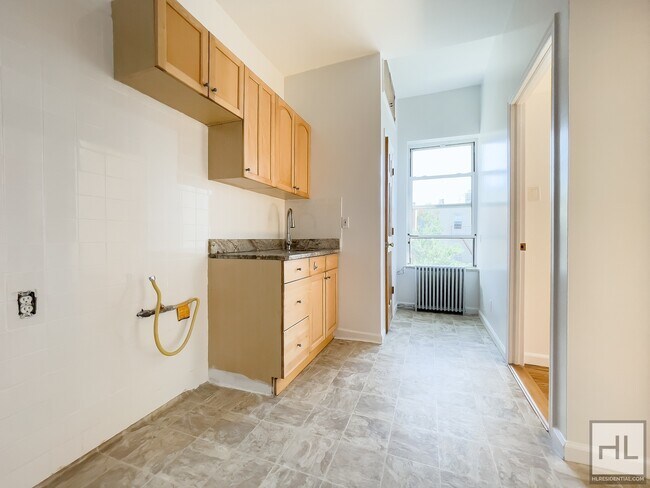 Building Photo - DIAMOND STREET / Greenpoint / Junior 2-bed...