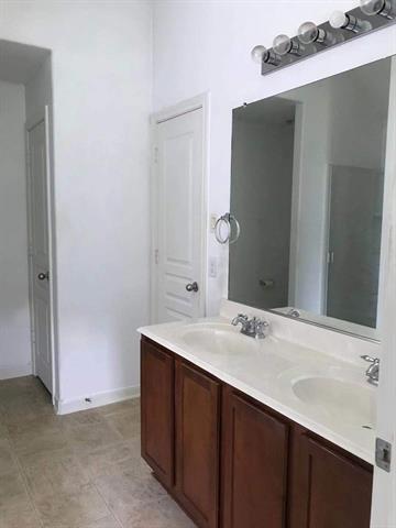 Building Photo - 2708 Saddlehorn Dr