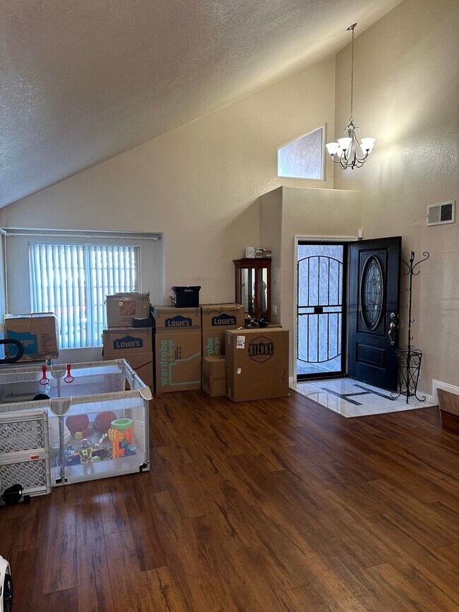 Foto del edificio - Move in Ready 3bed/3bath, beautiful backyard