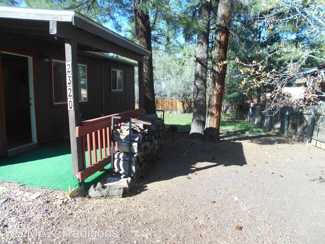 Building Photo - 2320 Beaman Cir