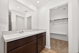 Building Photo - 1710 Legacy Hills Dr
