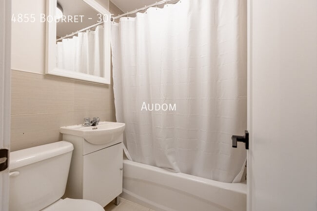 Building Photo - 4855 Av Bourret