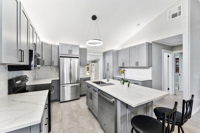 Building Photo - 1292 SW 25th Ave