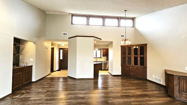Foto del edificio - 3027-3029 N Longfellow Ct