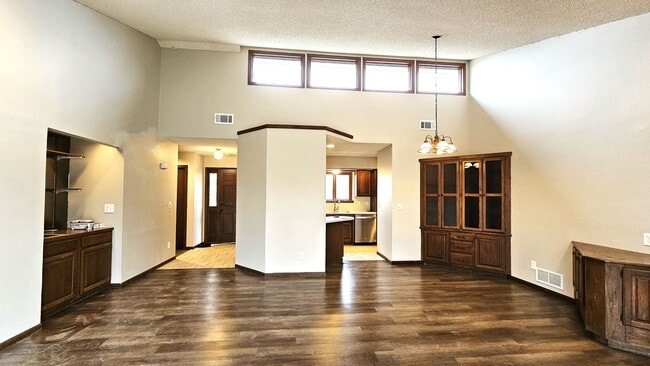 Building Photo - 3027-3029 N Longfellow Ct