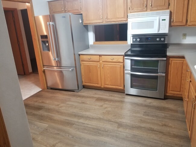 Kitchen - 5695 Wilshire Dr